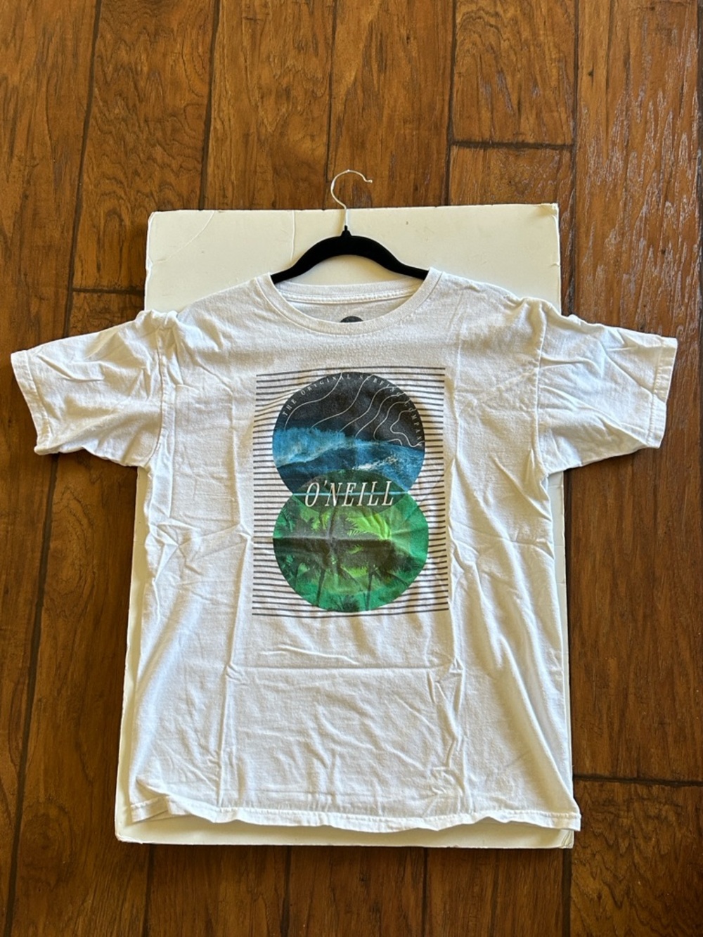 O'Neill White Tee with Blue and Green Double Circle Surf Graphic size medium - Picture 7 of 8